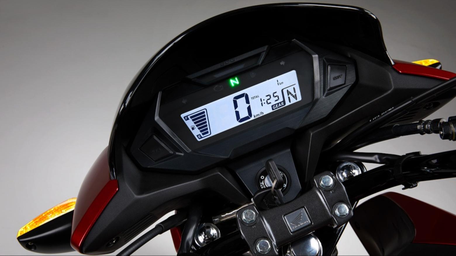 HONDA CB125F Motosiklet Özellikleri : HONDA CB125F 11hp Güç, 11nm. Tork, 110km/h Top Speed, 125cc Motor Hacmi,  Fiyat : 107750TL Fiyat, , 116kg Ağırlık, Tek piston kaliperli 240 mm tek disk / 130 mm kampana Fren, 80/100 – 18 M/C 47P / 90/90 – 18 M/C 51P