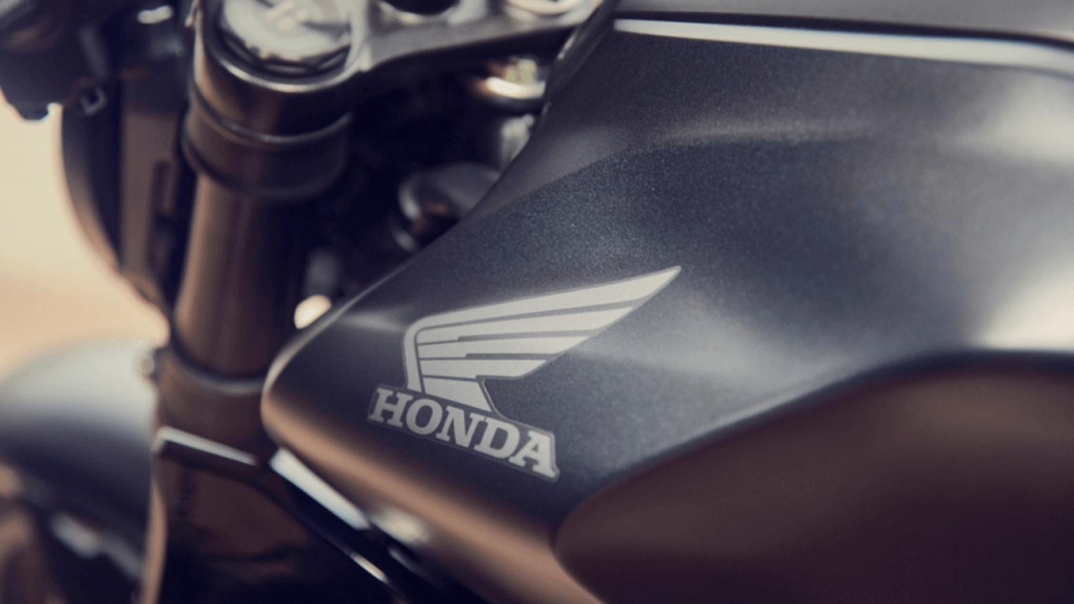 Honda CB250R Motosiklet Özellikleri : Honda CB250R 27.6hp Güç, 23nm. Tork, 162km/h Top Speed, 250cc Motor Hacmi,  Fiyat : 232000TL Fiyat, , 144kg Ağırlık, Ön / Arka (296 mm Radyal Montajlı Nissin 4 pistonlu yüzer disk / 220 mm tek piston kaliperli tek disk) 2 Kanallı ABS Fren, Ön - Arka(110/70 R17 / 150/60 R17)