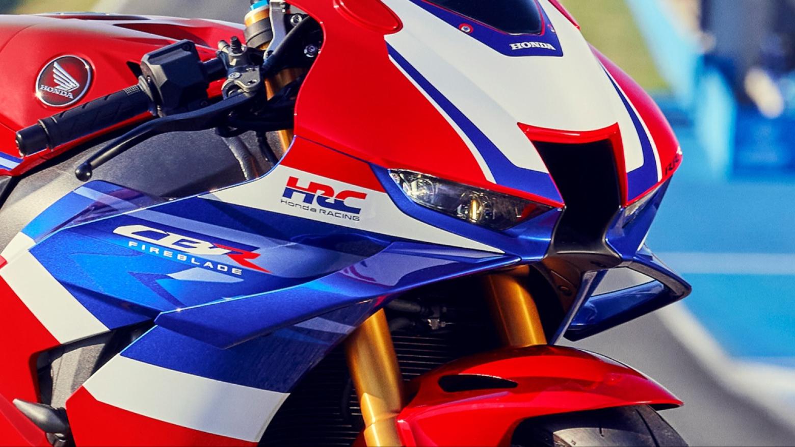 Honda CBR1000RR-R Motosiklet Özellikleri : Honda CBR1000RR-R 217.5hp Güç, 112nm. Tork, 330km/h Top Speed, 1000cc Motor Hacmi,  Fiyat : 1543250TL Fiyat, , 201kg Ağırlık, Ön / Arka (320 mm, radyal monte Brembo marka 4 piston kaliperli çift disk / 220 mm 2 piston kaliperli tek disk) 2 KanallıABS Fren, Ön - Arka(120/70 R17 / 200/55 R17)