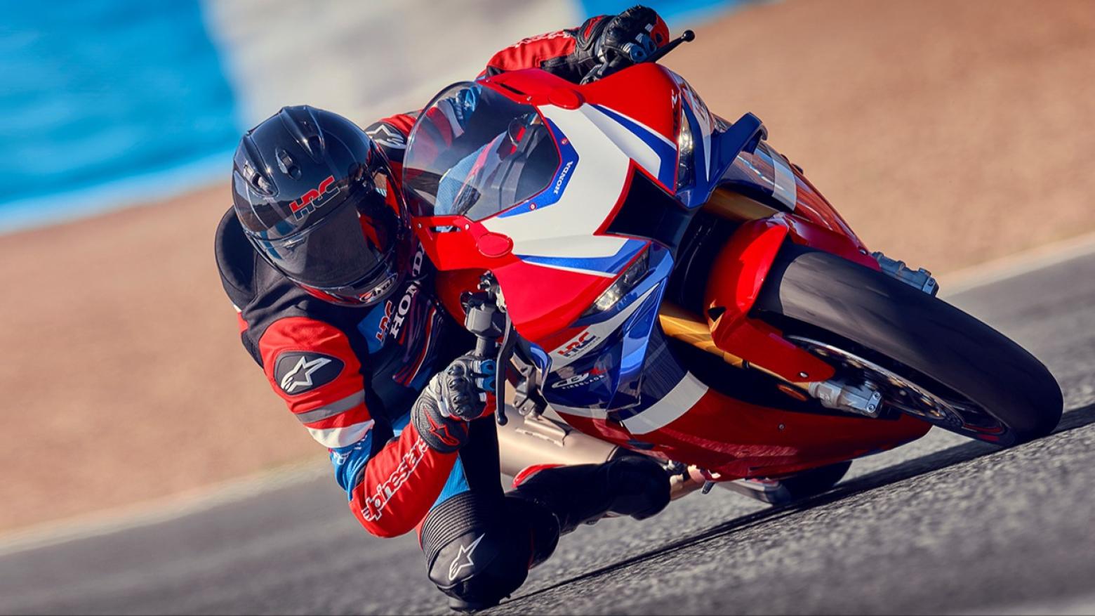 Honda CBR1000RR-R Motosiklet Özellikleri : Honda CBR1000RR-R 217.5hp Güç, 112nm. Tork, 330km/h Top Speed, 1000cc Motor Hacmi,  Fiyat : 1543250TL Fiyat, , 201kg Ağırlık, Ön / Arka (320 mm, radyal monte Brembo marka 4 piston kaliperli çift disk / 220 mm 2 piston kaliperli tek disk) 2 KanallıABS Fren, Ön - Arka(120/70 R17 / 200/55 R17)