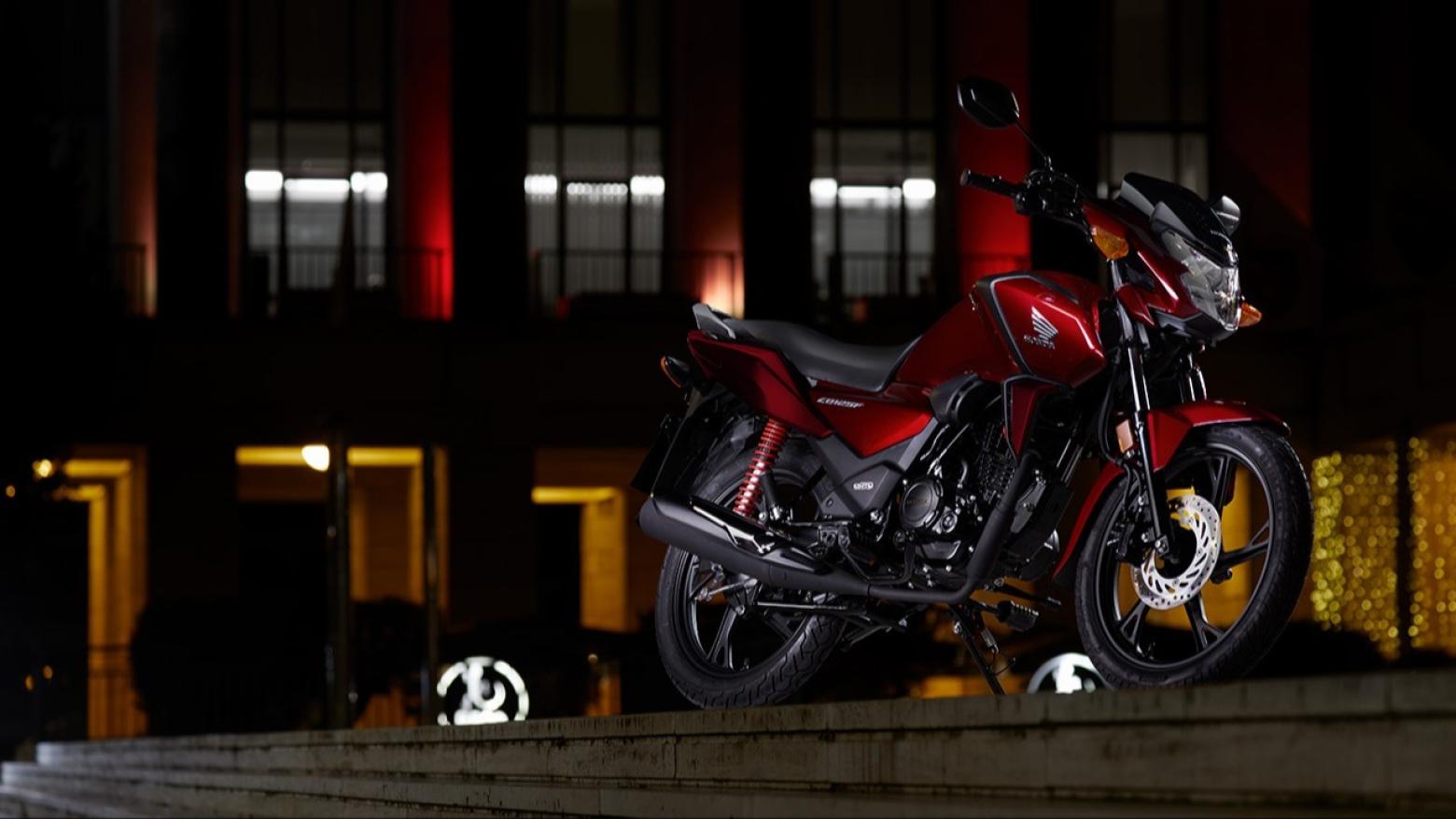 Honda CBR 125 Motosiklet Özellikleri : Honda CBR 125 13.3hp Güç, 10.4nm. Tork, 125km/h Top Speed, 125cc Motor Hacmi,  Fiyat : 116000TL Fiyat, , 137kg Ağırlık, ÖN DİSK,ARKA DİSK Fren, ÖN 100/80-17, ARKA 130/70-17