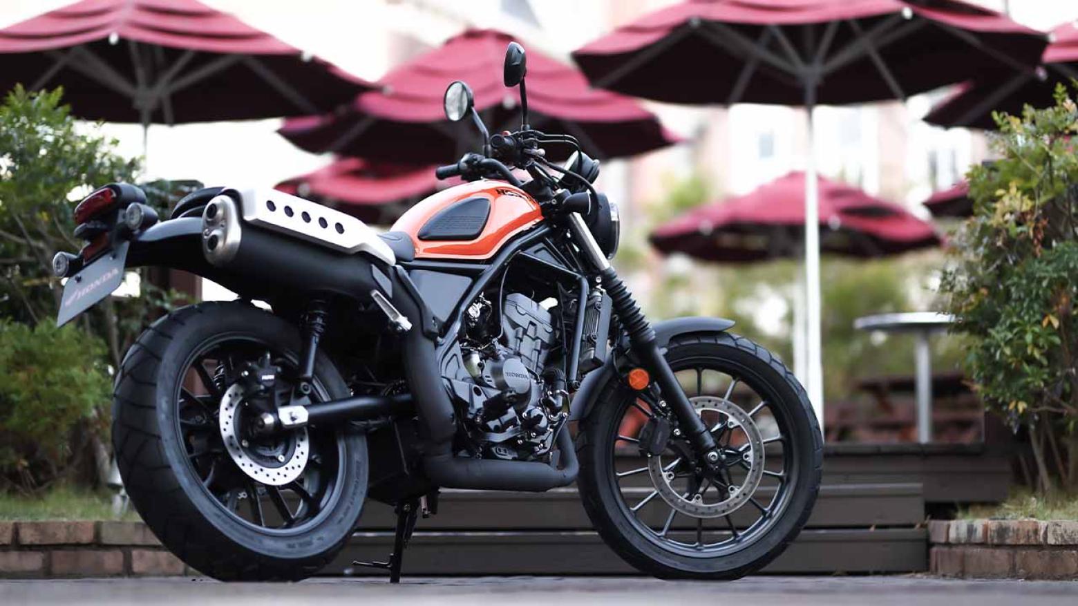 Honda CL250 Motosiklet Özellikleri : Honda CL250 24.2hp Güç, 23.1nm. Tork, 140km/h Top Speed, 250cc Motor Hacmi,  Fiyat : 242000TL Fiyat, , 172kg Ağırlık, Ön Arka Disk ABS Fren, Ön - Arka(110/80R19M/C 59H / 150/70R17M/C 69H)