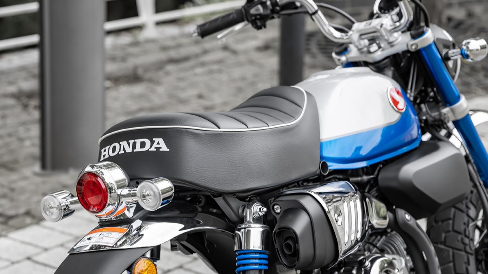 Honda Monkey 125 Motosiklet Özellikleri : Honda Monkey 125 9.3hp Güç, 11nm. Tork, 96km/h Top Speed, 125cc Motor Hacmi,  Fiyat : 189000TL Fiyat, , 104kg Ağırlık, Ön Arka Disk Abs Fren, Ön - Arka(120/80 R12 / 130/80 R12)