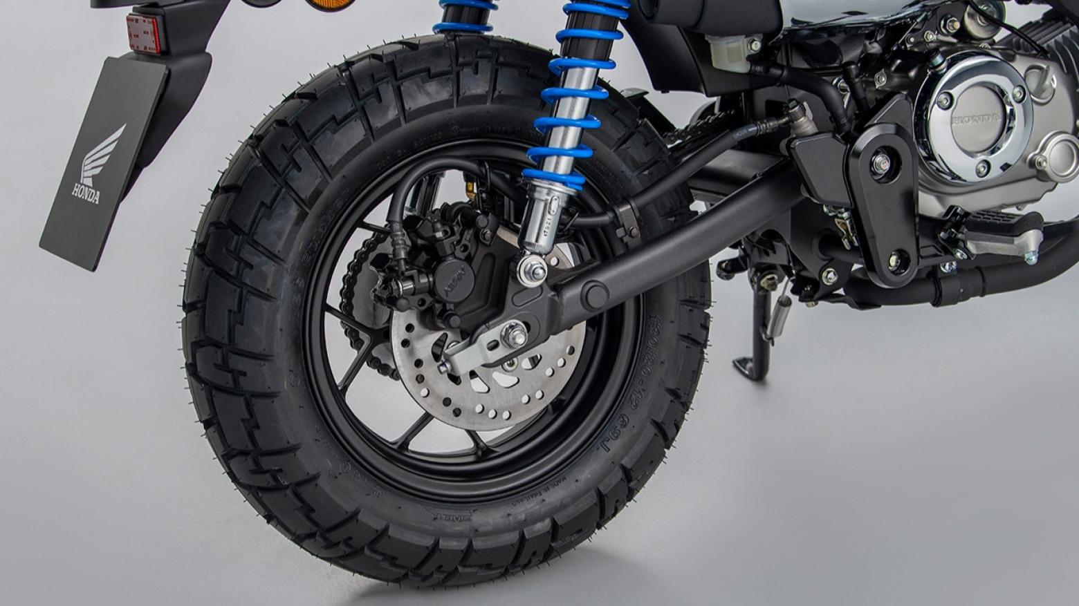 Honda Monkey 125 Motosiklet Özellikleri : Honda Monkey 125 9.3hp Güç, 11nm. Tork, 96km/h Top Speed, 125cc Motor Hacmi,  Fiyat : 189000TL Fiyat, , 104kg Ağırlık, Ön Arka Disk Abs Fren, Ön - Arka(120/80 R12 / 130/80 R12)