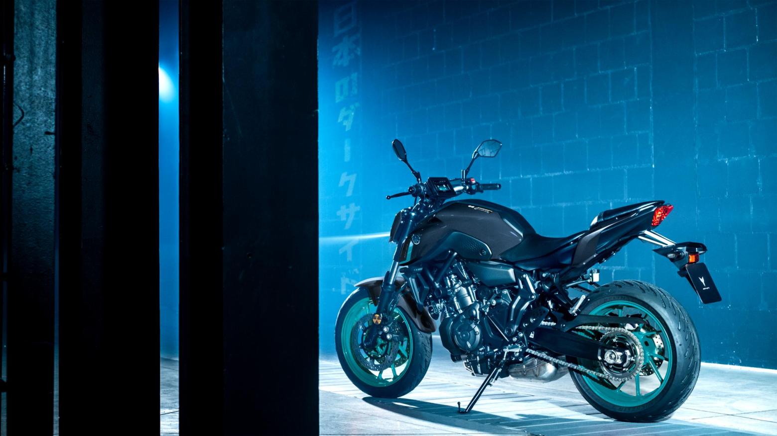 YAMAHA MT-07 Motosiklet Özellikleri : YAMAHA MT-07 73.4hp Güç, 67nm. Tork, 220km/h Top Speed, 700cc Motor Hacmi,  Fiyat : 396000TL Fiyat, , 184kg Ağırlık, Ön Çift 298 mm hidrolik disk; ABS, Arka 245mm hidrolik disk; ABS'ler Fren, Ön 120/70ZR17, Arka 180/55ZR17