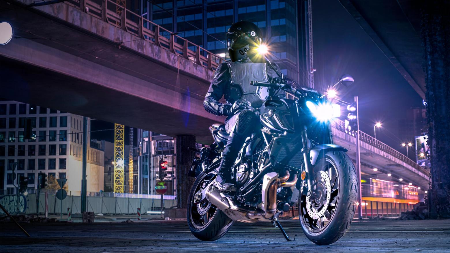 Yamaha MT-07 Pure Motosiklet Özellikleri : Yamaha MT-07 Pure 72.4hp Güç, 67nm. Tork, 230km/h Top Speed, 700cc Motor Hacmi,  Fiyat : 372000TL Fiyat, , 184kg Ağırlık, Ön fren: Hidrolik ikili disk, Ø 298 mm Arka fren: Hidrolik tek disk, Ø245 mm Fren, 120/70 ZR 17M/C(58W) (Tubeless), 180/55 ZR 17M/C(73W) (Tubeless)