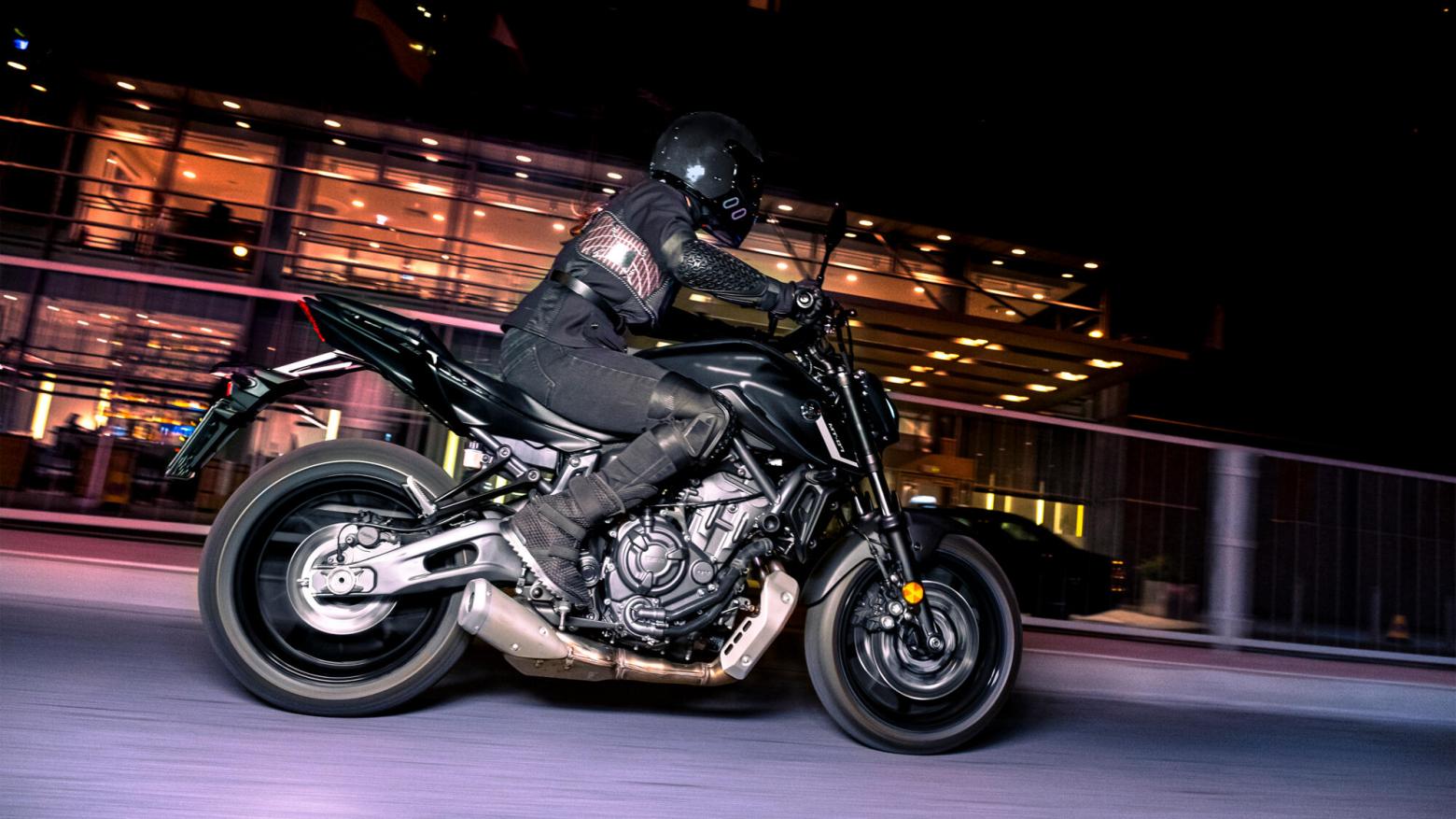 Yamaha MT-07 Pure Motosiklet Özellikleri : Yamaha MT-07 Pure 72.4hp Güç, 67nm. Tork, 230km/h Top Speed, 700cc Motor Hacmi,  Fiyat : 372000TL Fiyat, , 184kg Ağırlık, Ön fren: Hidrolik ikili disk, Ø 298 mm Arka fren: Hidrolik tek disk, Ø245 mm Fren, 120/70 ZR 17M/C(58W) (Tubeless), 180/55 ZR 17M/C(73W) (Tubeless)