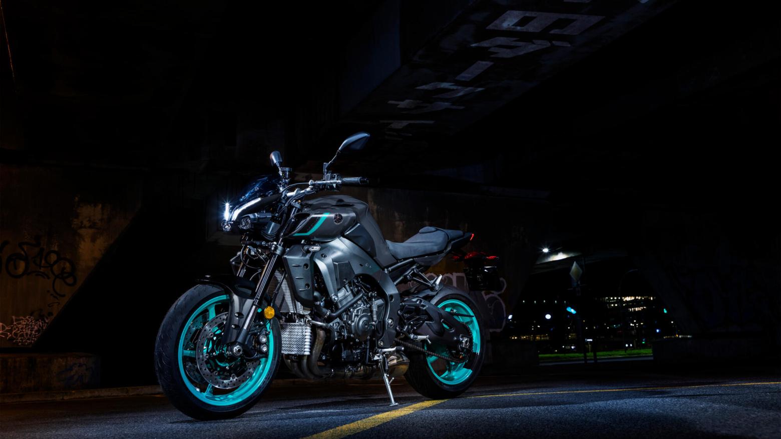 YAMAHA MT-10 Motosiklet Özellikleri : YAMAHA MT-10 166hp Güç, 112nm. Tork, 290km/h Top Speed, 1000cc Motor Hacmi,  Fiyat : 814000TL Fiyat, , 212kg Ağırlık, Ön Çift 320mm hidrolik disk; ABS, Arka 220mm hidrolik disk; ABS'ler Fren, Ön 120/70ZR17, Arka 190/55ZR17 (Bridgestone® Battlax Hypersport S22)
