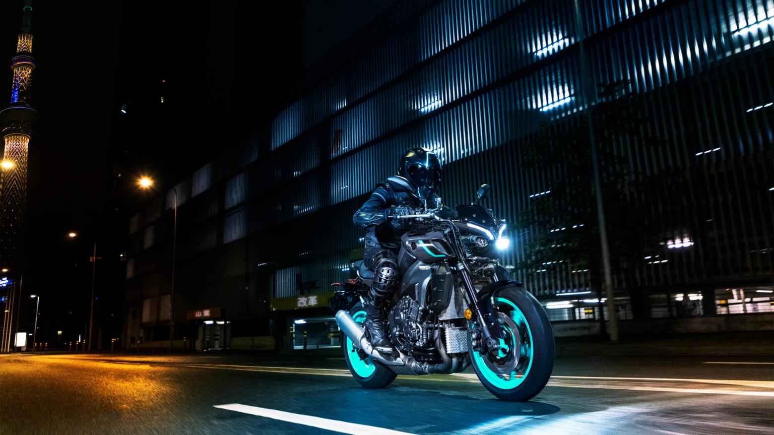YAMAHA MT-10 Motosiklet Özellikleri : YAMAHA MT-10 166hp Güç, 112nm. Tork, 290km/h Top Speed, 1000cc Motor Hacmi,  Fiyat : 814000TL Fiyat, , 212kg Ağırlık, Ön Çift 320mm hidrolik disk; ABS, Arka 220mm hidrolik disk; ABS'ler Fren, Ön 120/70ZR17, Arka 190/55ZR17 (Bridgestone® Battlax Hypersport S22)