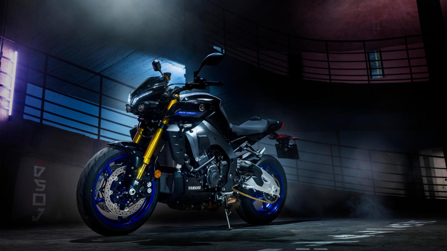 YAMAHA MT-10 SP Motosiklet Özellikleri : YAMAHA MT-10 SP 166hp Güç, 112nm. Tork, 290km/h Top Speed, 1000cc Motor Hacmi,  Fiyat : 969500TL Fiyat, , 214kg Ağırlık, Ön Hidrolik çift diskli fren, Ø 320 mm, Arka Hidrolik tek diskli fren, Ø 220 mm Fren, Ön 120/70 ZR17M/C (58W) Tüpsüz, Arka 190/55 ZR17M/C (75W) Tüpsüz (Bridgestone® Battlax Hypersport S22)