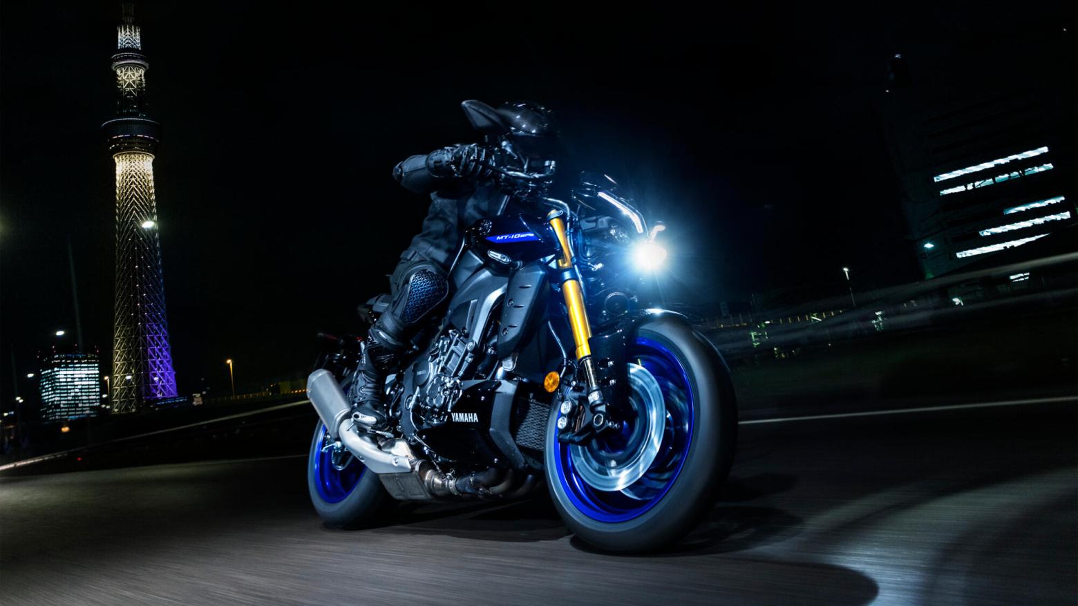 YAMAHA MT-10 SP Motosiklet Özellikleri : YAMAHA MT-10 SP 166hp Güç, 112nm. Tork, 290km/h Top Speed, 1000cc Motor Hacmi,  Fiyat : 969500TL Fiyat, , 214kg Ağırlık, Ön Hidrolik çift diskli fren, Ø 320 mm, Arka Hidrolik tek diskli fren, Ø 220 mm Fren, Ön 120/70 ZR17M/C (58W) Tüpsüz, Arka 190/55 ZR17M/C (75W) Tüpsüz (Bridgestone® Battlax Hypersport S22)