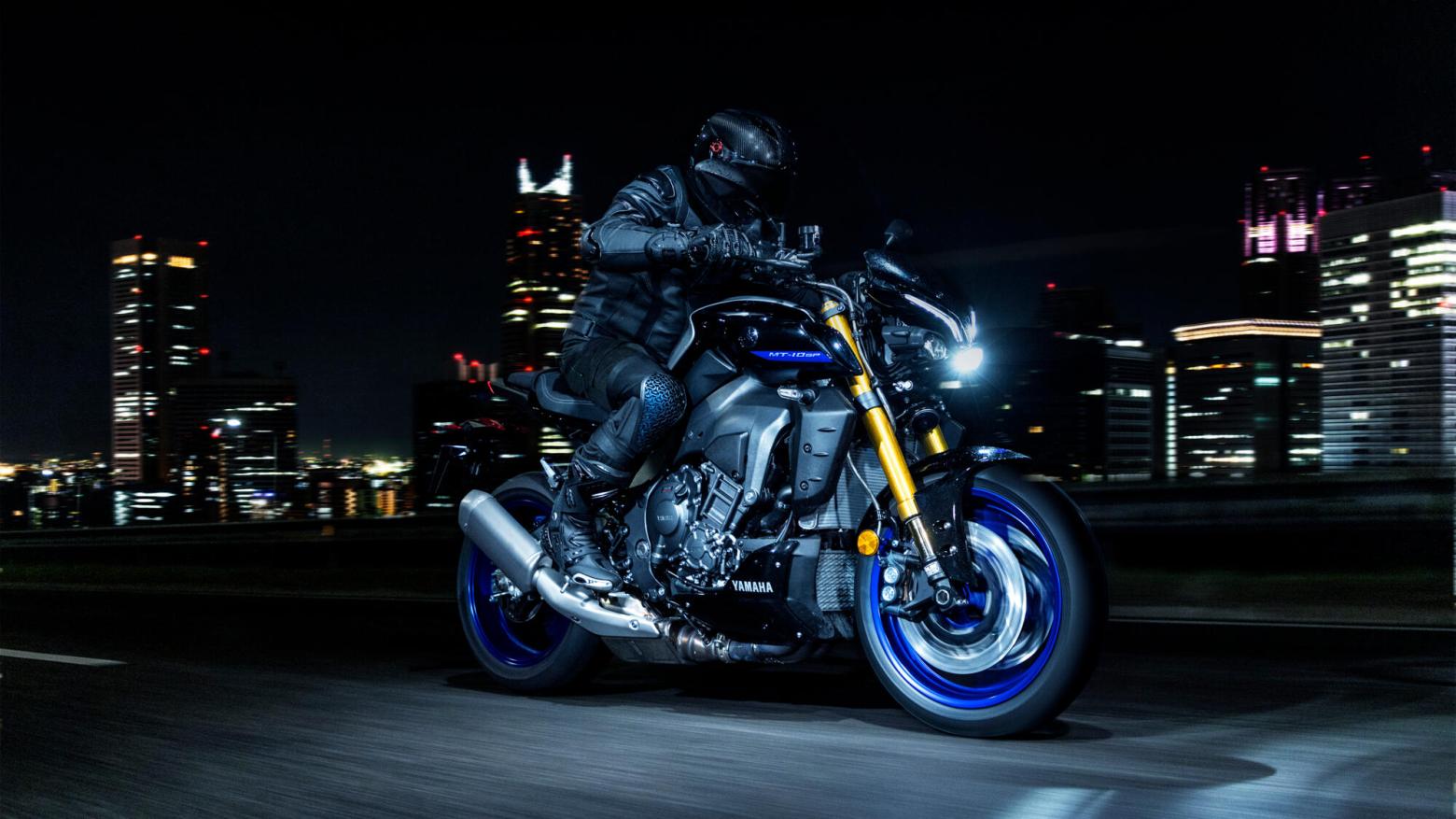 YAMAHA MT-10 SP Motosiklet Özellikleri : YAMAHA MT-10 SP 163.6hp Güç, 112nm. Tork, 300km/h Top Speed, 1000cc Motor Hacmi,  Fiyat : 929000TL Fiyat, , 214kg Ağırlık, Ön: Hidrolik çift disk freni Ø 320mm Arka: Hidrolik tek disk freni Ø 220mm Fren, 120/70ZR17M/C (58 W) Tubeless , 190/55ZR17M/C (75W) Tubeless