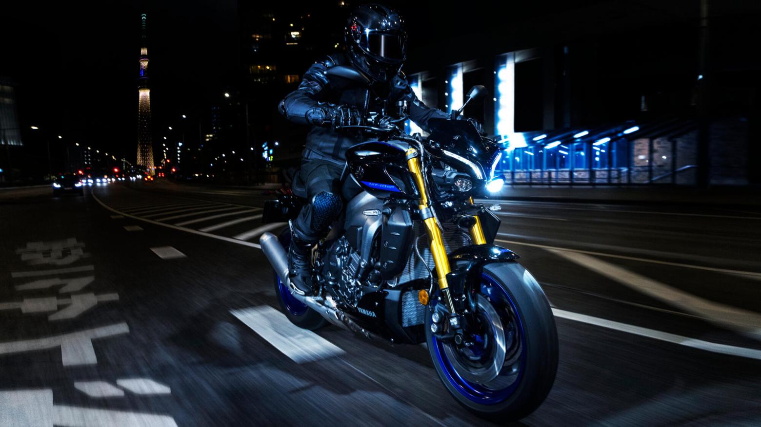YAMAHA MT-10 SP Motosiklet Özellikleri : YAMAHA MT-10 SP 166hp Güç, 112nm. Tork, 290km/h Top Speed, 1000cc Motor Hacmi,  Fiyat : 969500TL Fiyat, , 214kg Ağırlık, Ön Hidrolik çift diskli fren, Ø 320 mm, Arka Hidrolik tek diskli fren, Ø 220 mm Fren, Ön 120/70 ZR17M/C (58W) Tüpsüz, Arka 190/55 ZR17M/C (75W) Tüpsüz (Bridgestone® Battlax Hypersport S22)