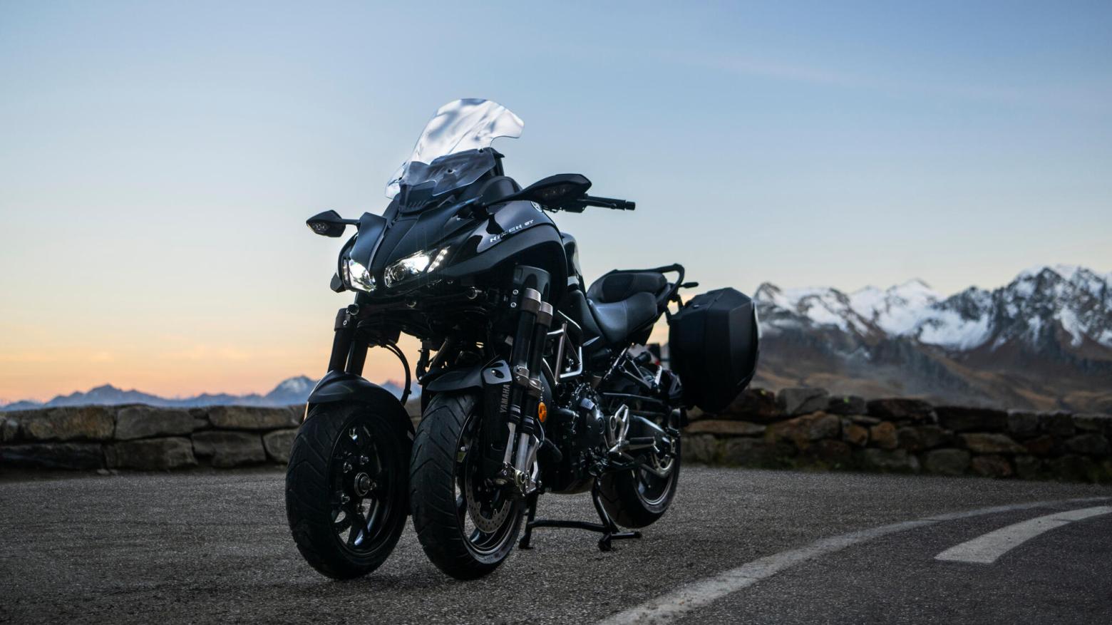 Yamaha Niken GT Motosiklet Özellikleri : Yamaha Niken GT 115hp Güç, 90.7nm. Tork, 240km/h Top Speed, 900cc Motor Hacmi,  Fiyat : 914500TL Fiyat, , 270kg Ağırlık, ÖN 298 mm hidrolik disk, ARKA 282 mm hidrolik disk ABS Fren, ÖN 120/70R15M / C 56V, ARKA 190/55R17M / C 75V