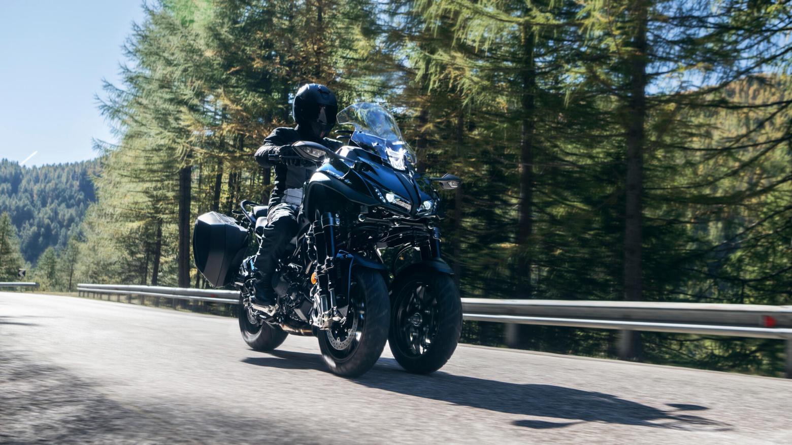 Yamaha Niken GT Motosiklet Özellikleri : Yamaha Niken GT 115hp Güç, 90.7nm. Tork, 240km/h Top Speed, 900cc Motor Hacmi,  Fiyat : 914500TL Fiyat, , 270kg Ağırlık, ÖN 298 mm hidrolik disk, ARKA 282 mm hidrolik disk ABS Fren, ÖN 120/70R15M / C 56V, ARKA 190/55R17M / C 75V