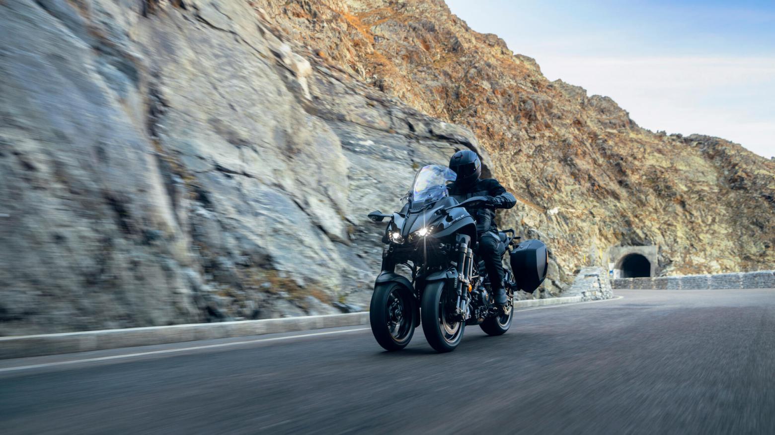 Yamaha Niken GT Motosiklet Özellikleri : Yamaha Niken GT 115hp Güç, 90.7nm. Tork, 240km/h Top Speed, 900cc Motor Hacmi,  Fiyat : 914500TL Fiyat, , 270kg Ağırlık, ÖN 298 mm hidrolik disk, ARKA 282 mm hidrolik disk ABS Fren, ÖN 120/70R15M / C 56V, ARKA 190/55R17M / C 75V