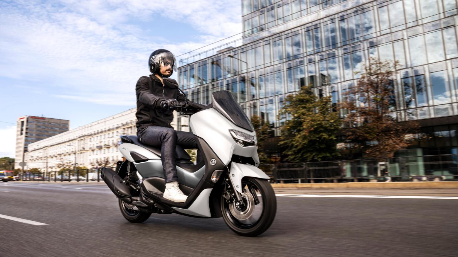 Yamaha NMAX125 Motosiklet Özellikleri : Yamaha NMAX125 12.2hp Güç, 11.2nm. Tork, 120km/h Top Speed, 125cc Motor Hacmi,  Fiyat : 153000TL Fiyat, , 131kg Ağırlık, Ön Arka ABS Hidrolik Tek Disk Fren Fren, 110/70-13M/C 48P  130/70-13M/C 63P 
