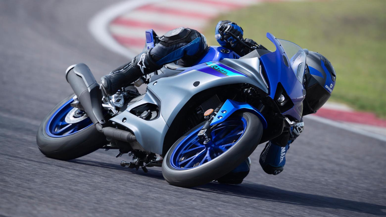 YAMAHA R125 Motosiklet Özellikleri : YAMAHA R125 15hp Güç, 11.5nm. Tork, 135km/h Top Speed, 125cc Motor Hacmi,  Fiyat : 232000TL Fiyat, , 144kg Ağırlık, Ön - Arka (Hidrolik Tekli Fren Diski) Fren, 100/80-17 M/C -  140/70-17 M/C