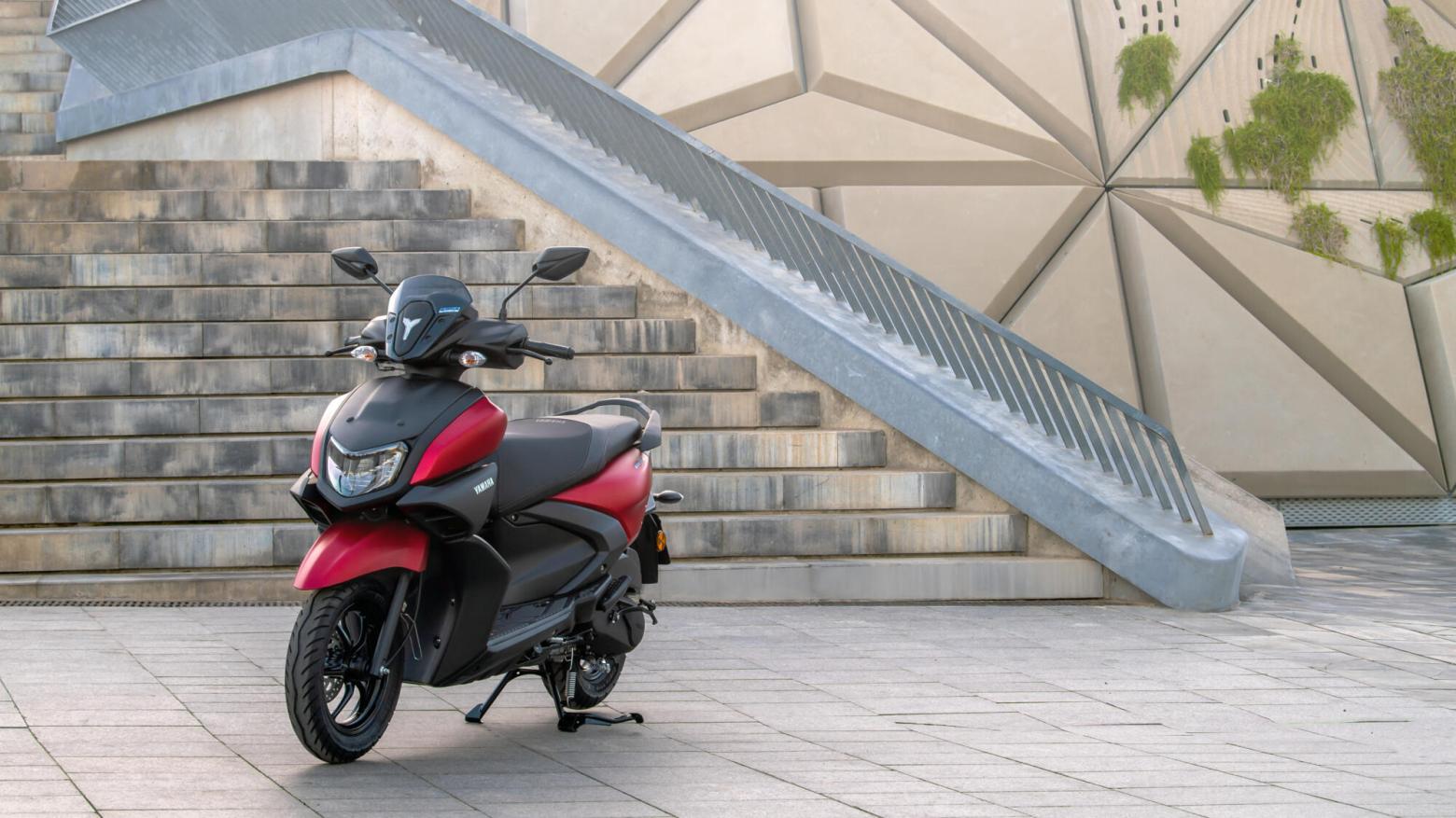 Yamaha RAYZR 125 Motosiklet Özellikleri : Yamaha RAYZR 125 8hp Güç, 9.7nm. Tork, 90km/h Top Speed, 125cc Motor Hacmi,  Fiyat : 99000TL Fiyat, , 99kg Ağırlık, Ön : Hidrolik tek disk Fren Arka :Kampana Fren, Ön : 90/90-12 Arka : 110/90-10 Tubeless