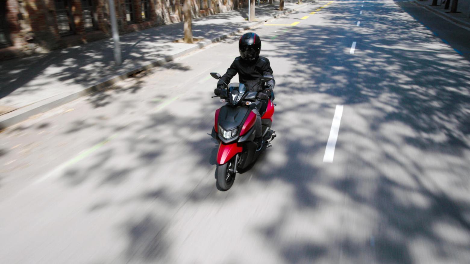 Yamaha RAYZR 125 Motosiklet Özellikleri : Yamaha RAYZR 125 8hp Güç, 9.7nm. Tork, 90km/h Top Speed, 125cc Motor Hacmi,  Fiyat : 99000TL Fiyat, , 99kg Ağırlık, Ön : Hidrolik tek disk Fren Arka :Kampana Fren, Ön : 90/90-12 Arka : 110/90-10 Tubeless